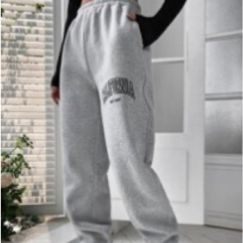 SHEIN EZwear Letter Graphic Elastic Waist Sweatpants